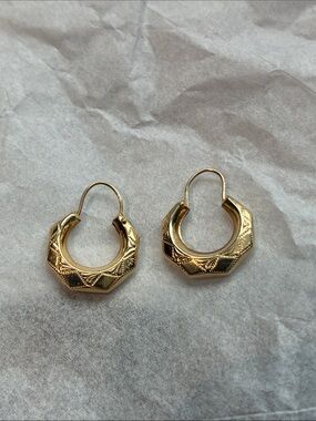 Elegant 14 K Gold Geometric Hoop Earrings -
.96 grams